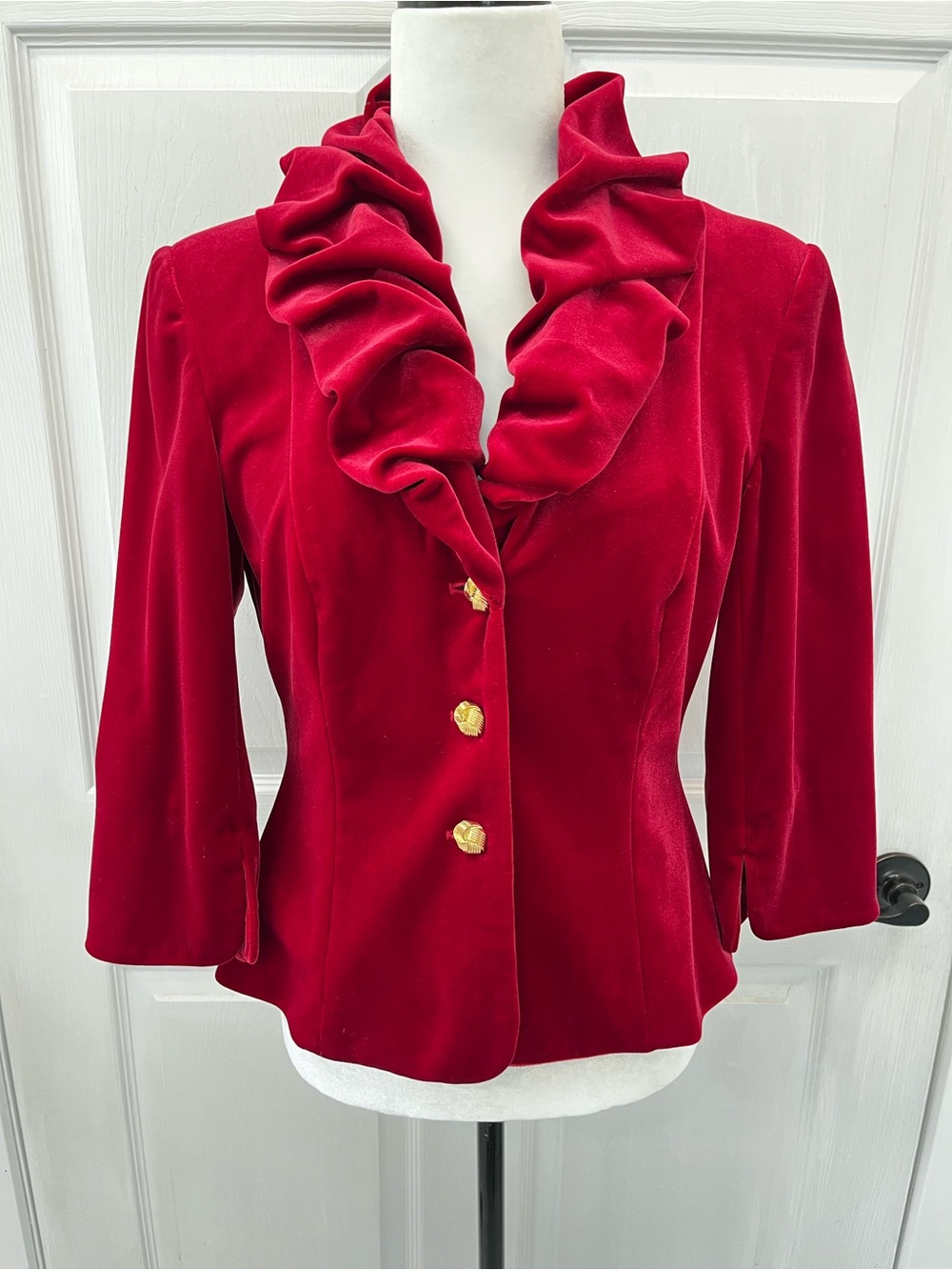 Adrianna Papell Red Velvet Ruffle Collar Evening Jacket Gold Buttons Small Regal